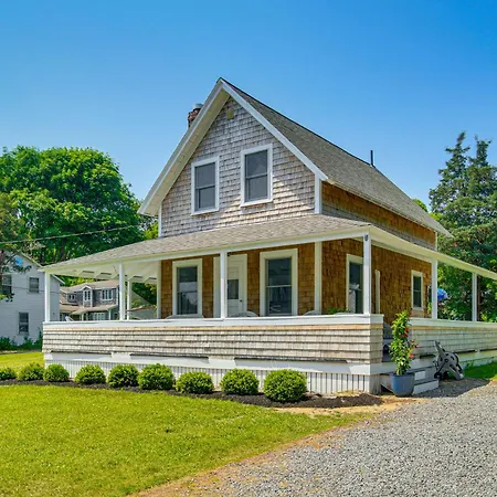 Pocasset Home With Kayaks And Bikes Walk To 2 Beaches